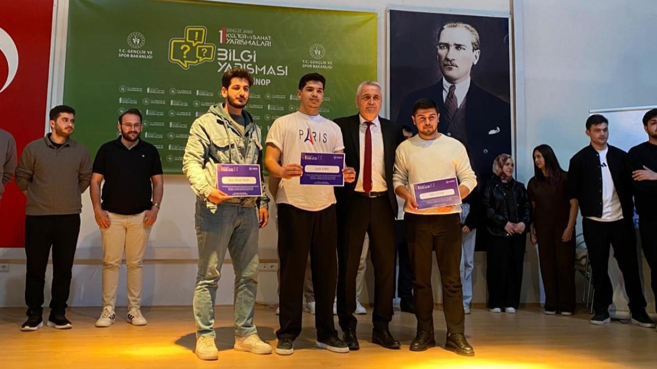 Türkeli MYO öğrencileri bilgi yarışmasında zirveye çıktı