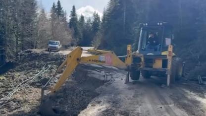 Türkeli’de heyelan mesaisi: Ekipler ulaşım için seferber oldu
