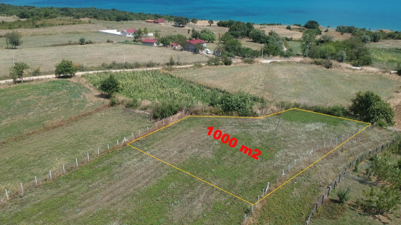 YALI KÖYÜNDE SATILIK ARSA