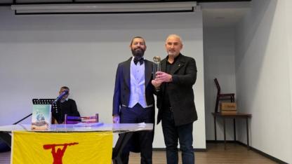 Yazar Akif Manaf’a 'Sosyal Adalet ve Toplumsal Barış' ödülü