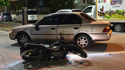 Keşan’da otomobil ile çarpışan motosiklette 2 kişi yaralandı