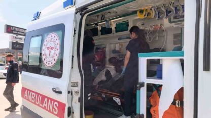 Baba ve kızı motosiklet kazasında yaralandı