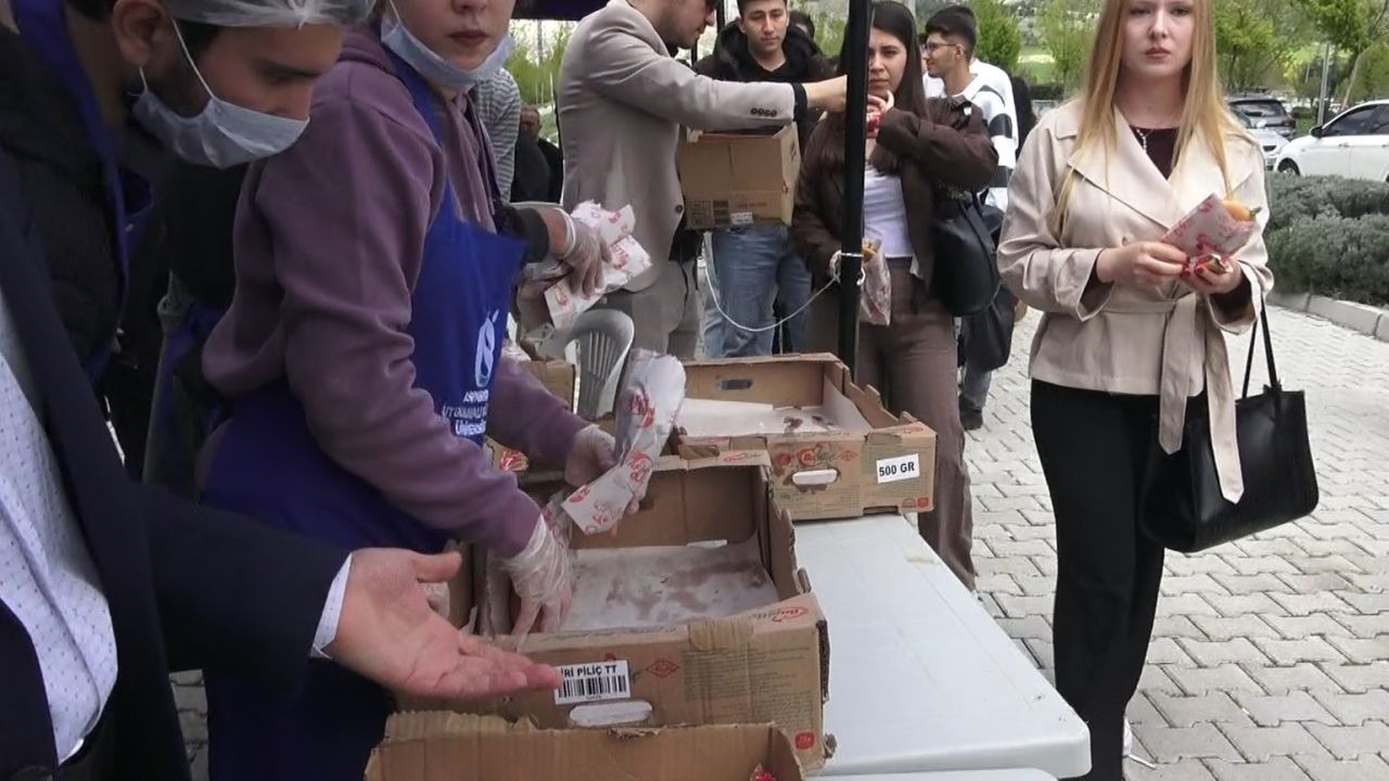 Isparta’da öğrencilere 5 bin adet balık ekmek dağıtıldı
