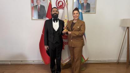 Dünyaca ünlü yazar Manaf'a bir ödül de Özbeklerden