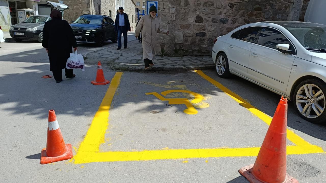Sinop'ta yaya ve engelli yollarına taze boya