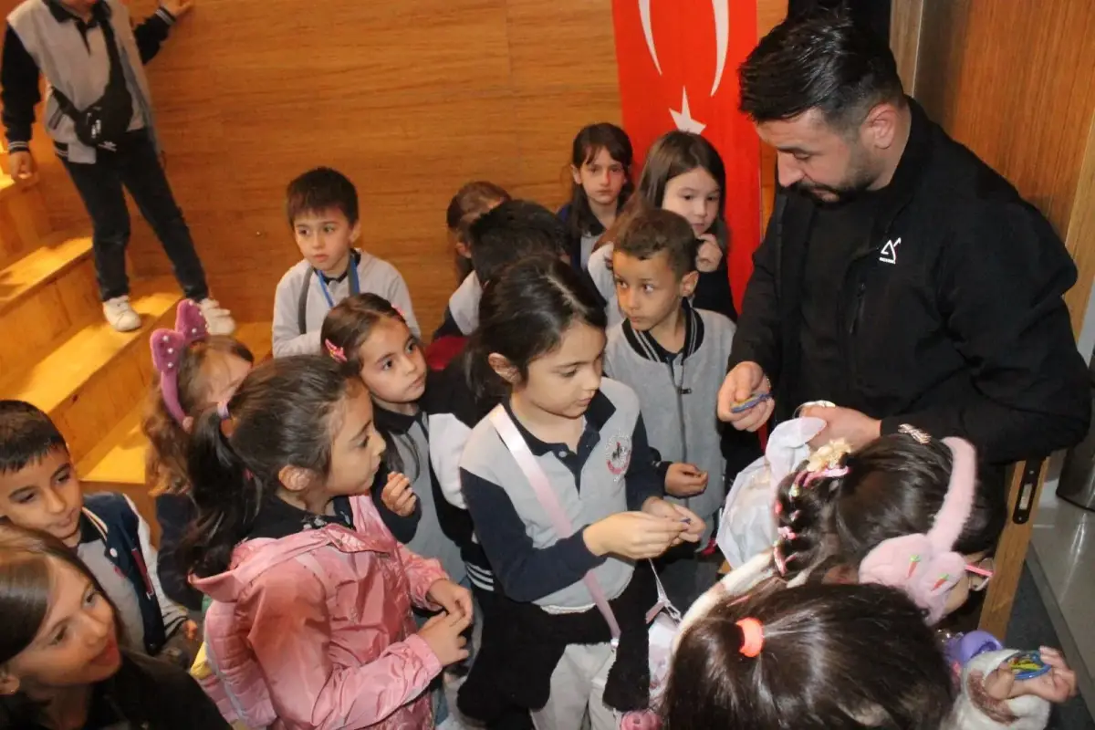 Sinop'ta “Akıllı Tavşan Momo” miniklerle buluştu