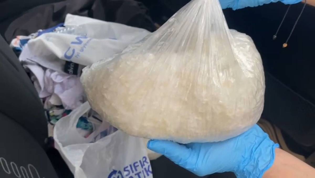 Durdurulan otomobilden uyuştucu çıktı: 2 gözaltı