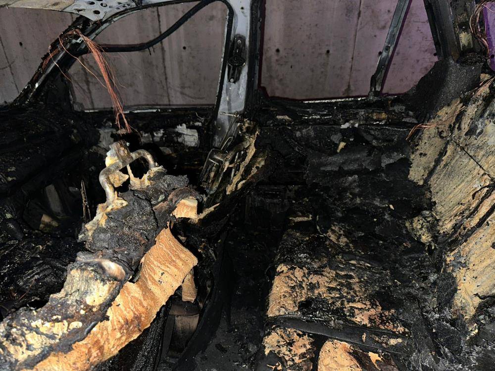 Yanan otomobil kullanılmaz hale geldi