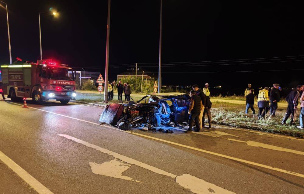 Direğe çarpan otomobil hurdaya döndü: 1 yaralı