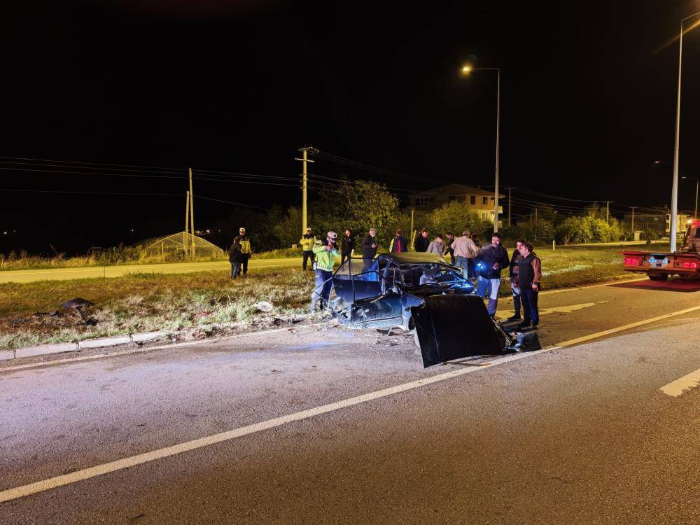 Direğe çarpan otomobil hurdaya döndü: 1 yaralı