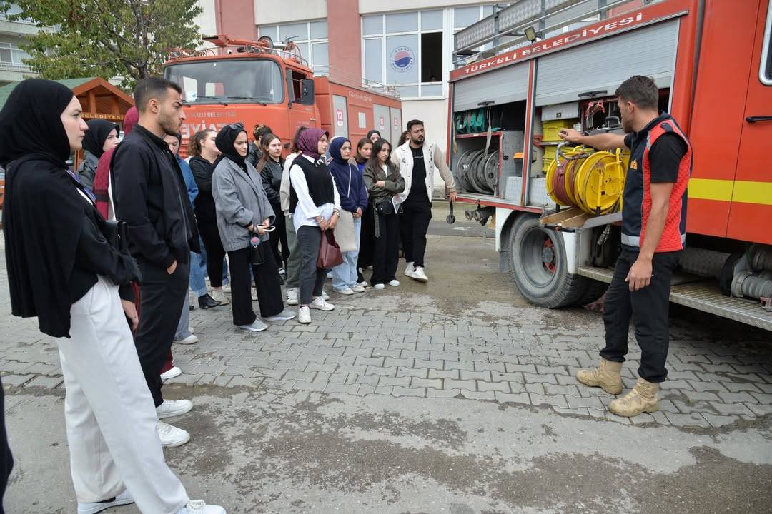 Deneyimli itfaiyecilerden uygulamalı eğitim