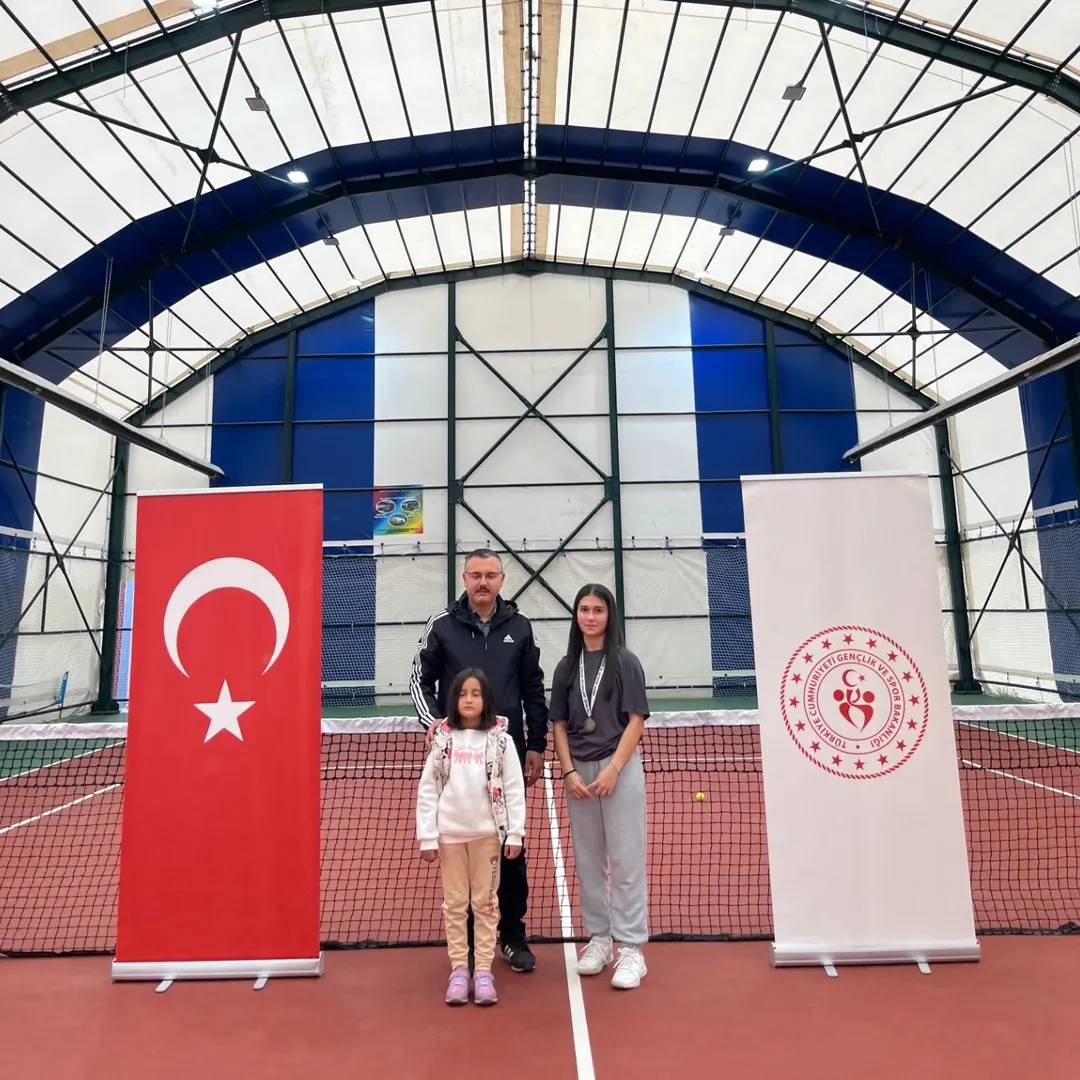 Genç raketler kıyasıya yarıştı