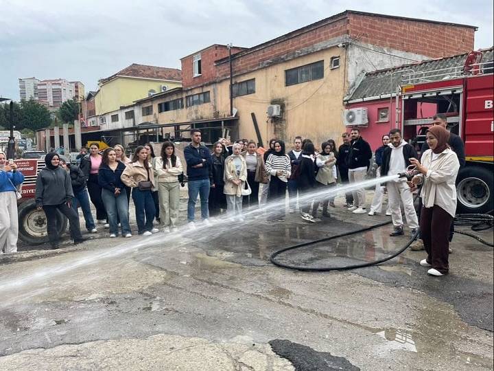 MYO öğrencileri itfaiyeciliği sahada öğrendi