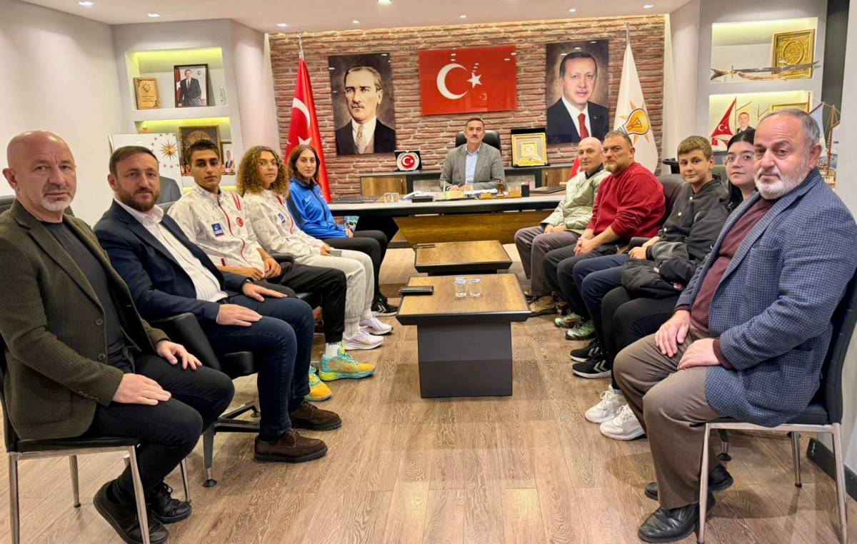 Avrupa Şampiyonu Kürekçilerden Başkan Üçüncüoğlu’na ziyaret