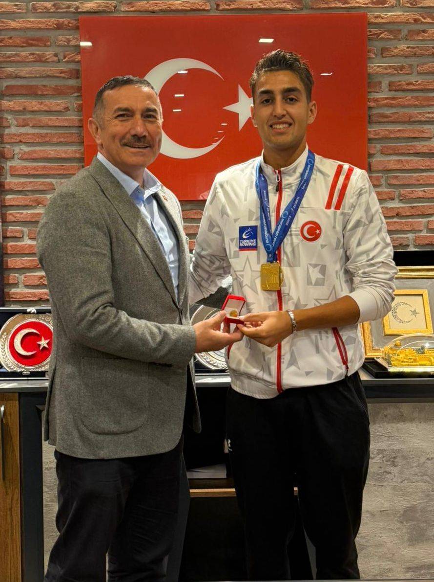 Avrupa Şampiyonu Kürekçilerden Başkan Üçüncüoğlu’na ziyaret