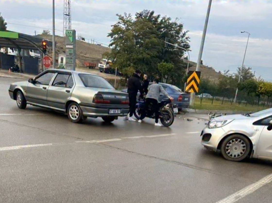 Sinop'ta otomobil ile motosiklet çarpıştı:1 yaralı