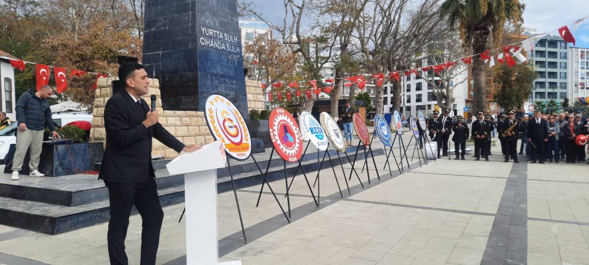 CHP'den 29 Ekim çelenk sunma töreni