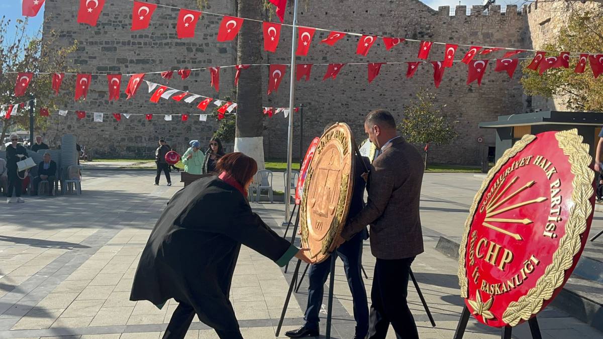 Sinop Barosu'ndan Atatürk Anıtı'na çelenk