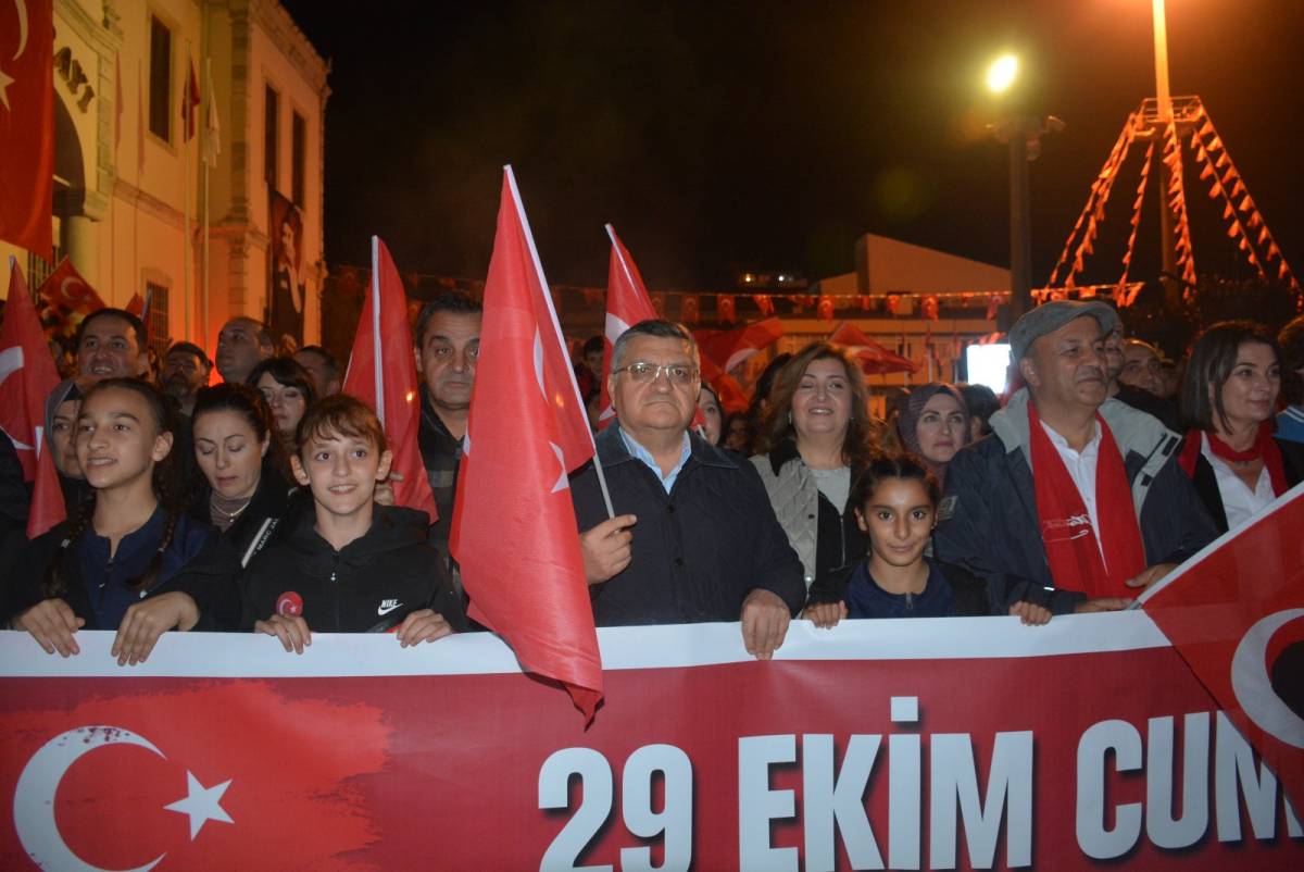Sinop'ta fener alayı düzenlendi