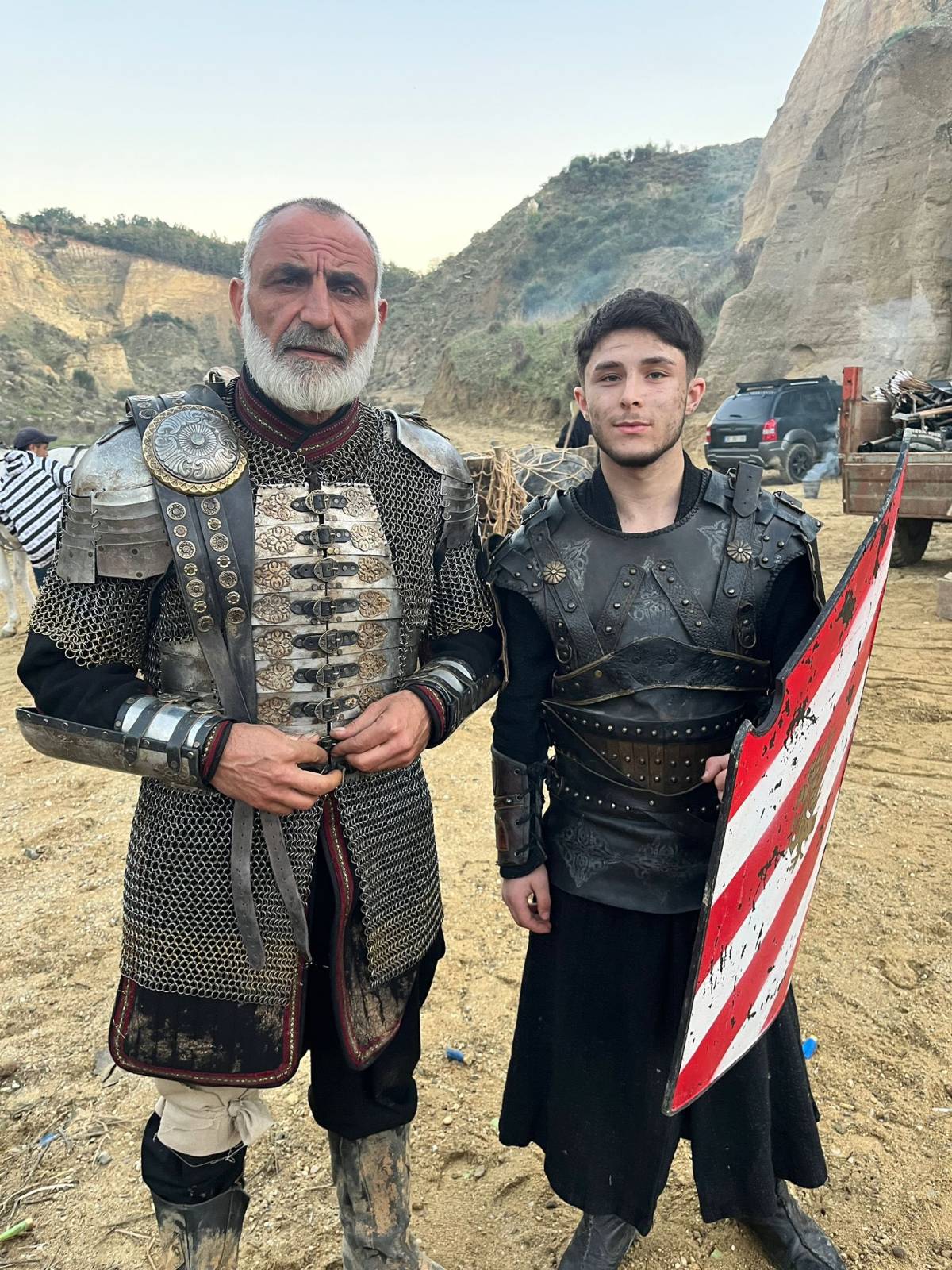 Sinoplu genç Yiğit Özdemir, sette efsanelerle bir araya geldi