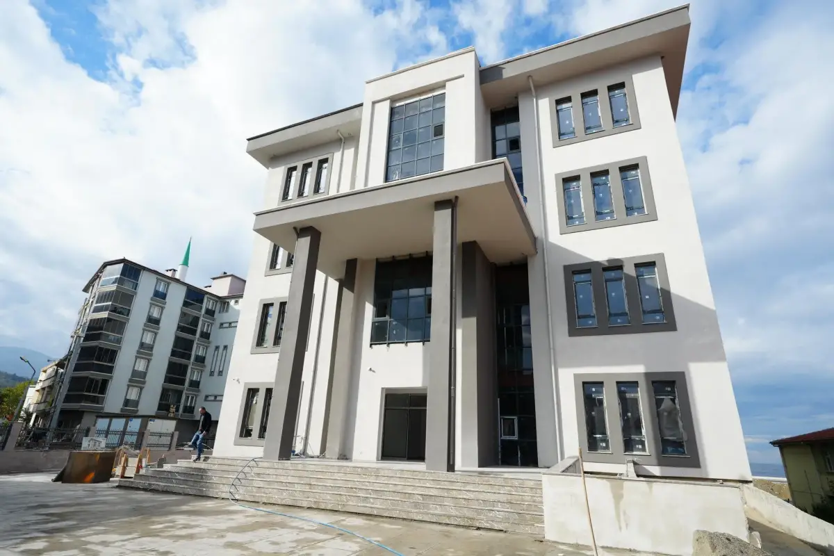 Vali Özarslan, Türkeli Hükümet Konağı inşaatını inceledi