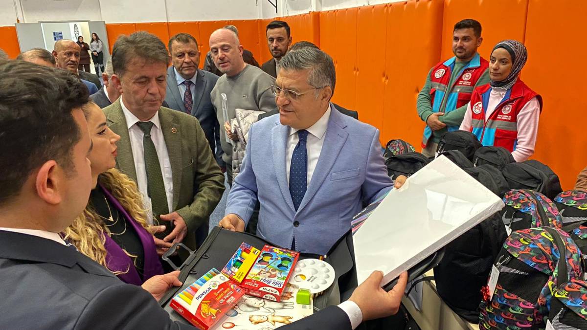 Sinop'ta öğrencilere spor, resim ve müzik malzemeleri dağıtıldı