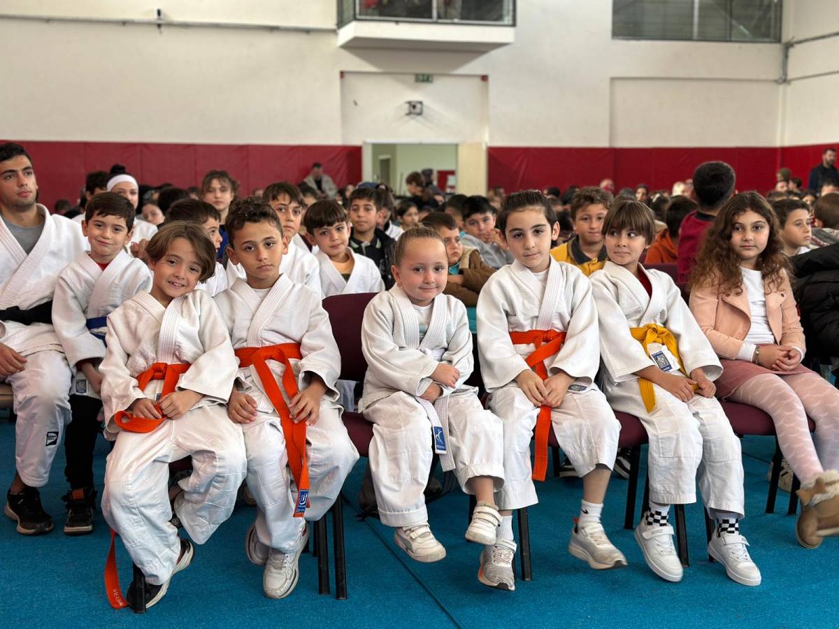 Sinop'ta öğrencilere spor, resim ve müzik malzemeleri dağıtıldı