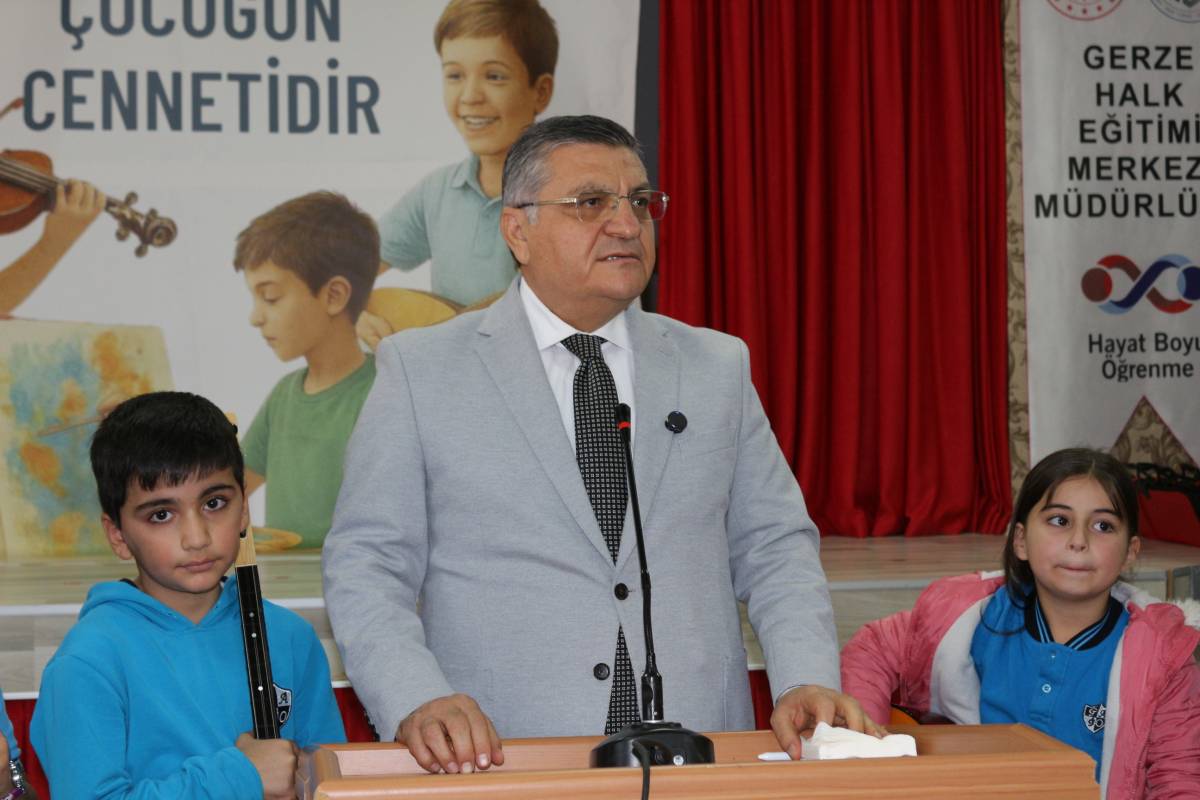 Gerze'de öğrencilere spor, resim ve müzik malzemeleri dağıtıldı