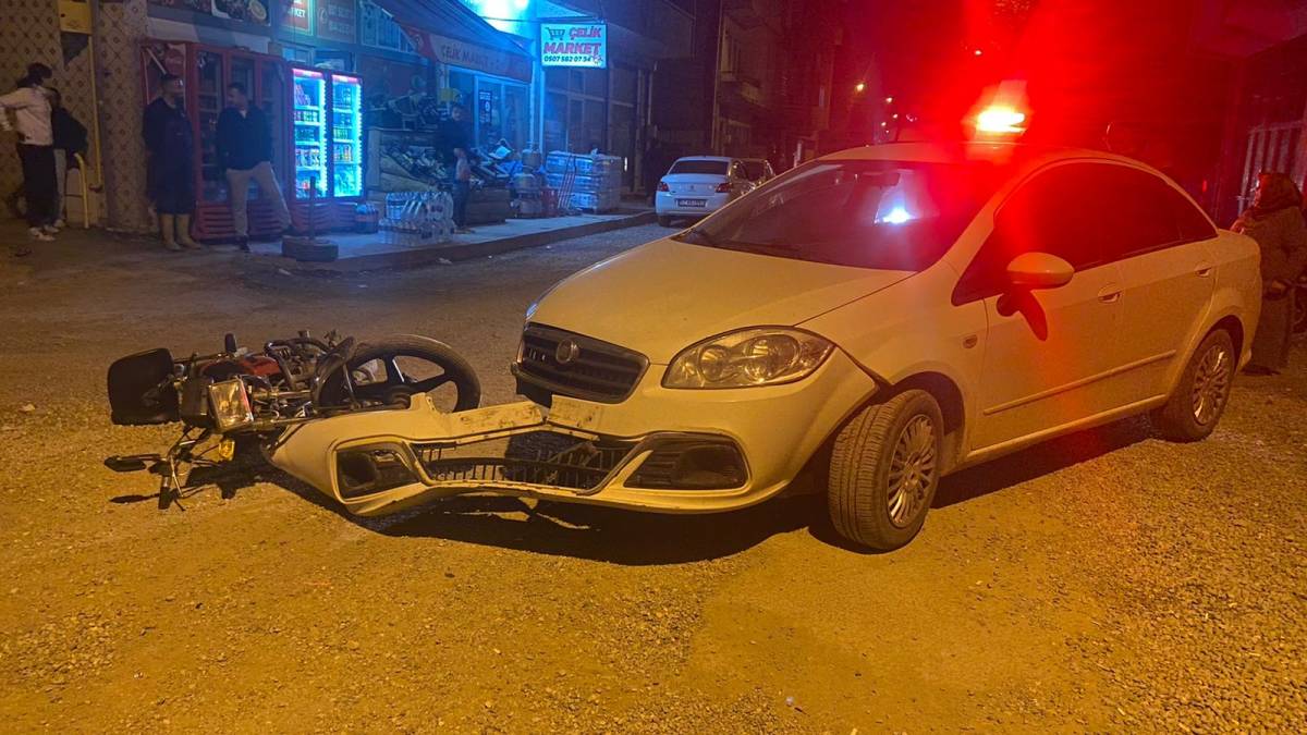 Sinop'ta otomobil ile motosiklet çarpıştı:1 yaralı