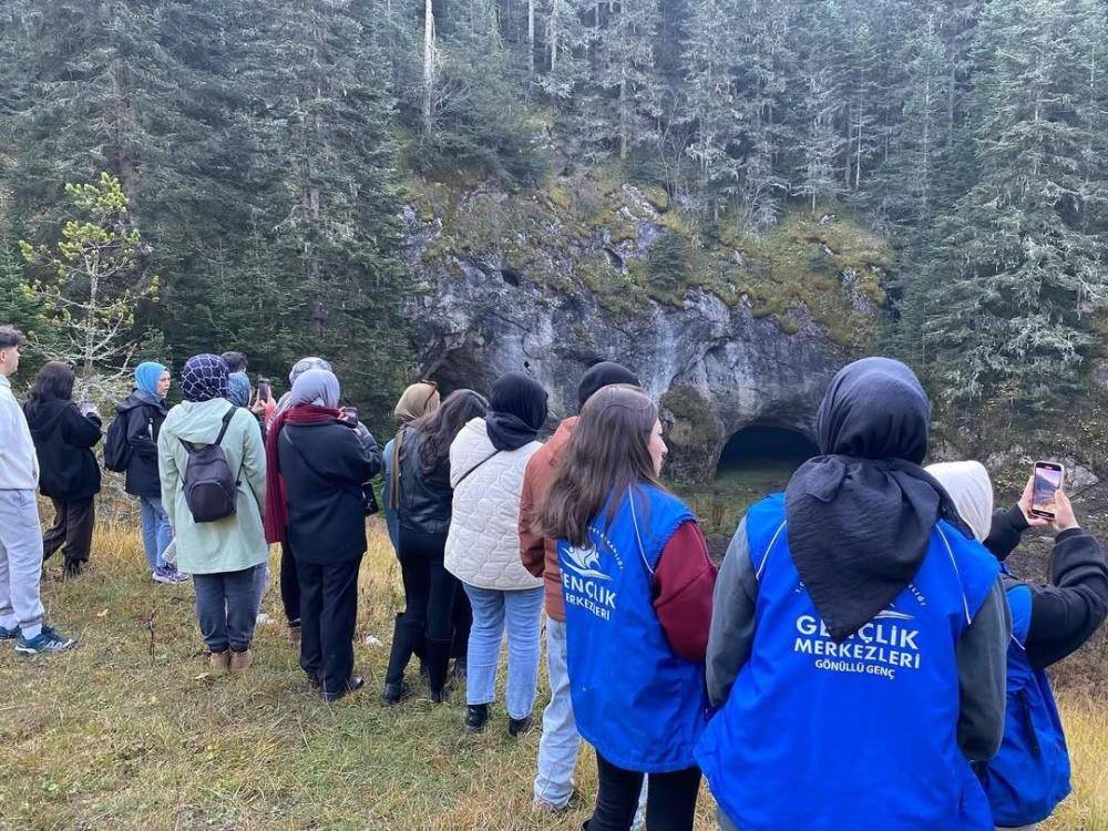 Yürüdüler, eğlendiler, temizlediler