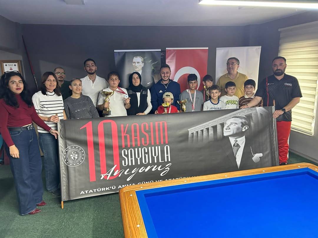Genç bilardocular Ata'ya saygı için yarıştı