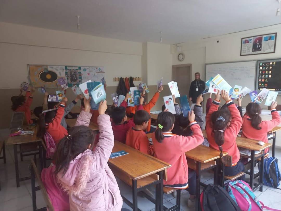 Öğrencilere sağlıklı beslenme ve hijyen anlatıldı