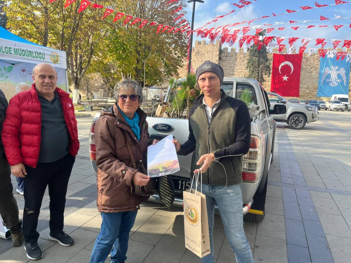 Sinop’ta “Yeşil Vatan Seferberliği” kapsamında vatandaşlara fidan dağıtıldı