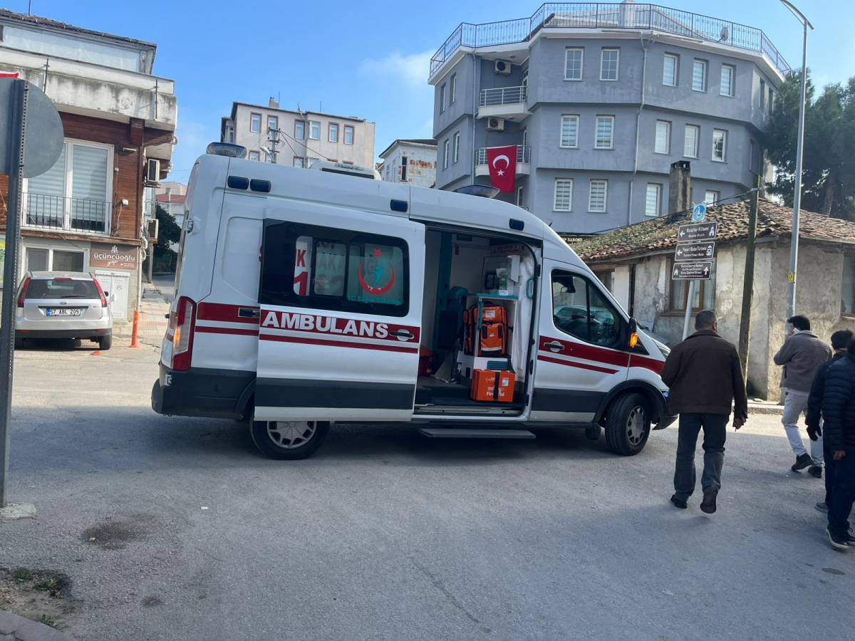 Sinop'ta geri manevra yapan otomobil yaşlı kadına çarptı