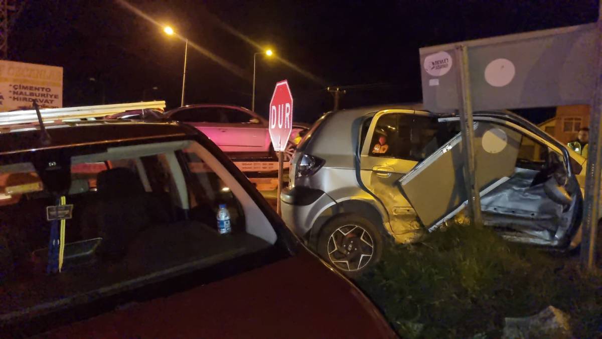 Sinop'ta iki otomobil çarpıştı: 2 yaralı