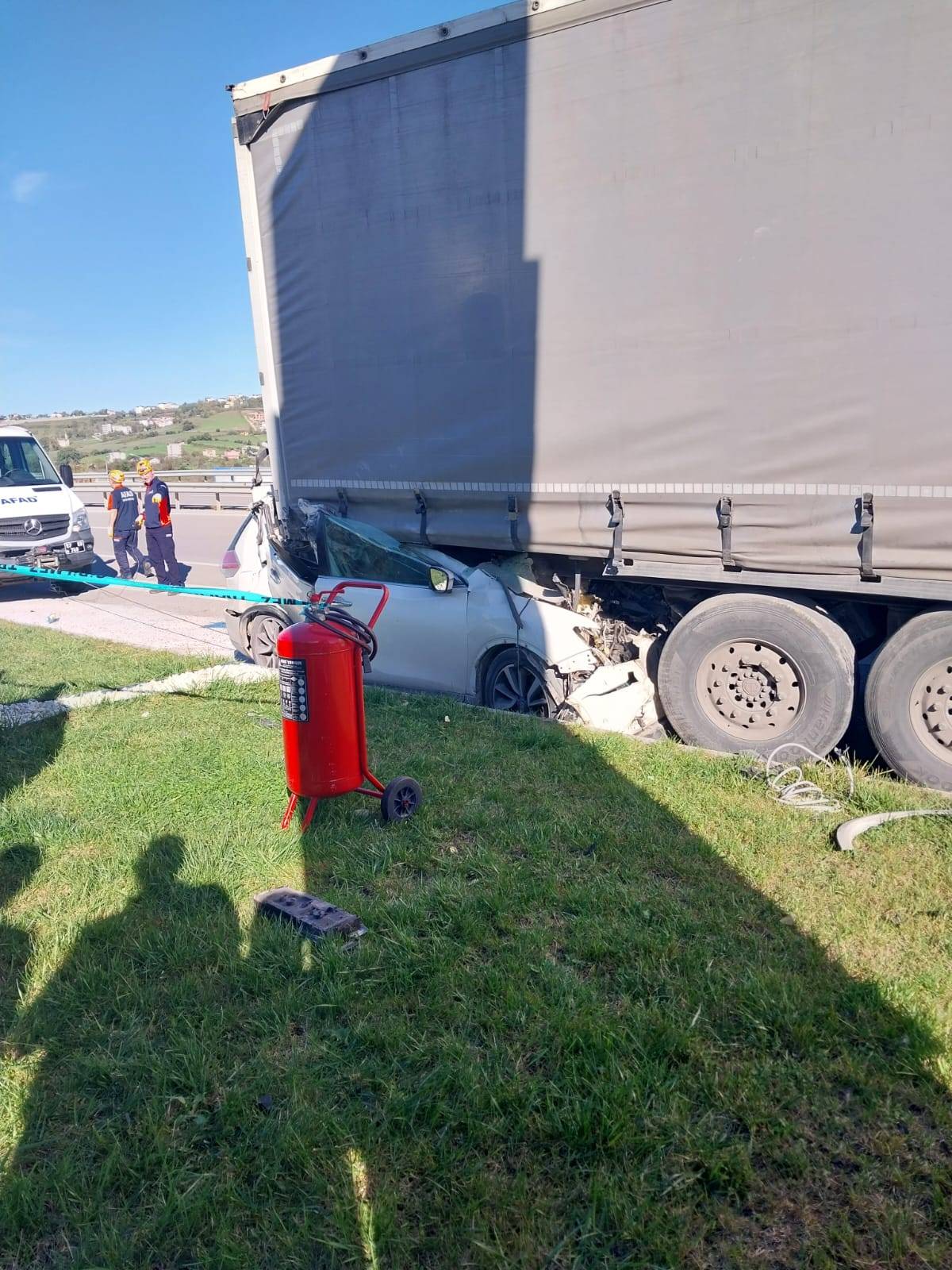 Sinop'ta feci kaza! Otomobil TIR'a arkadan çarptı