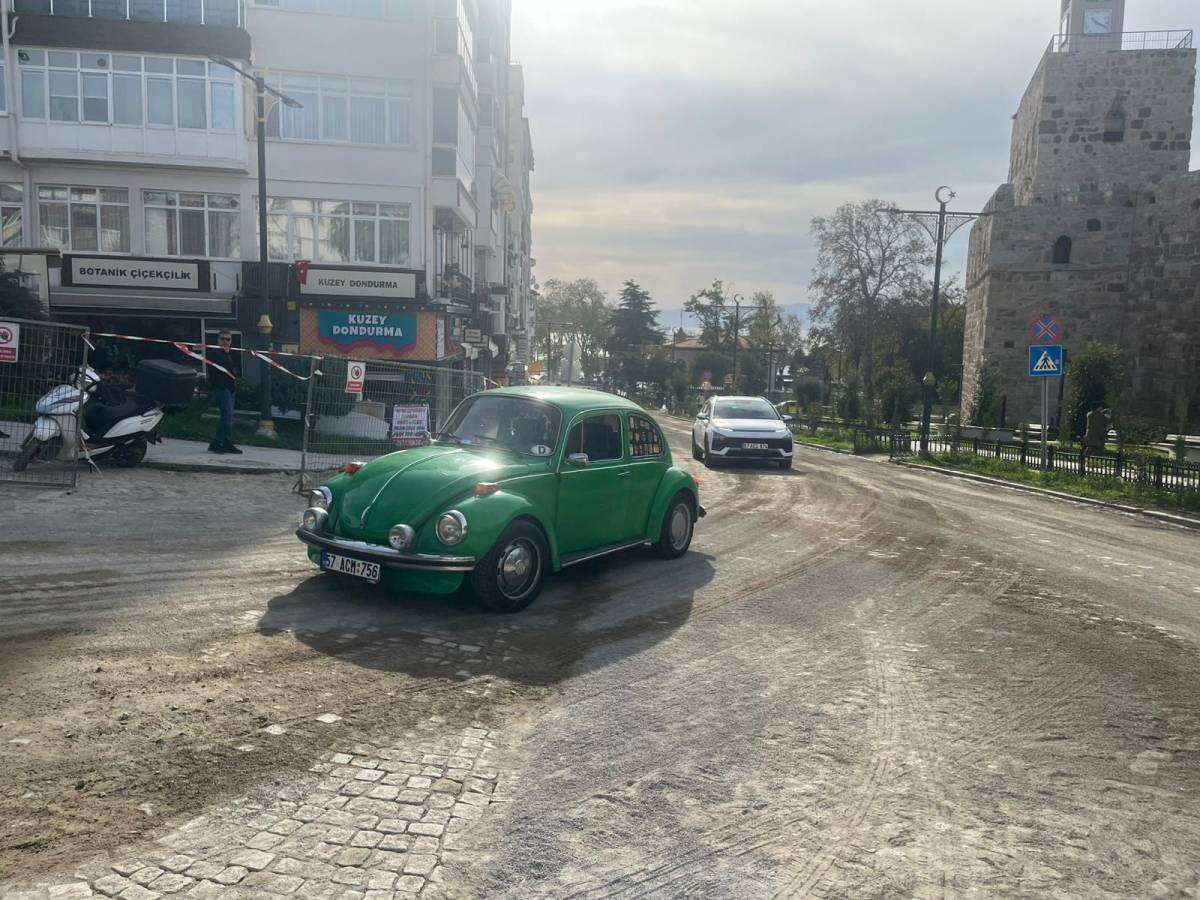 Atatürk Caddesi trafiğe açıldı
