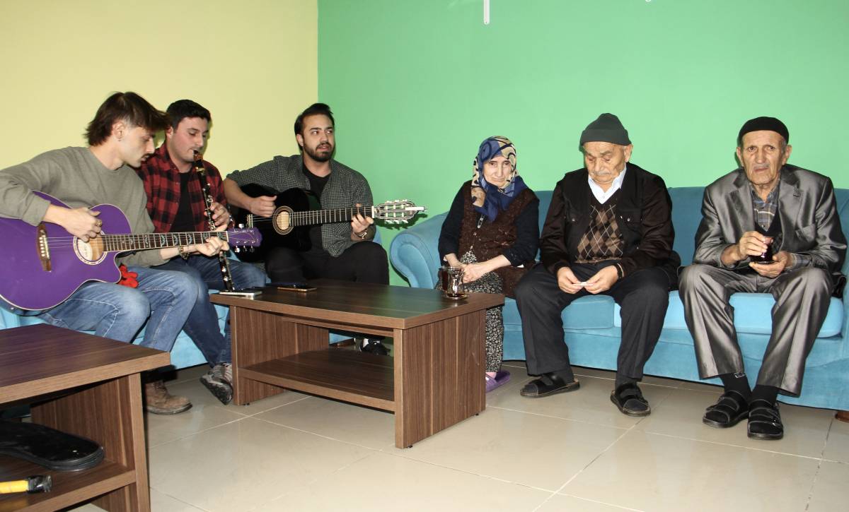 Gençler çaldı, Ulu Çınarlar oynadı