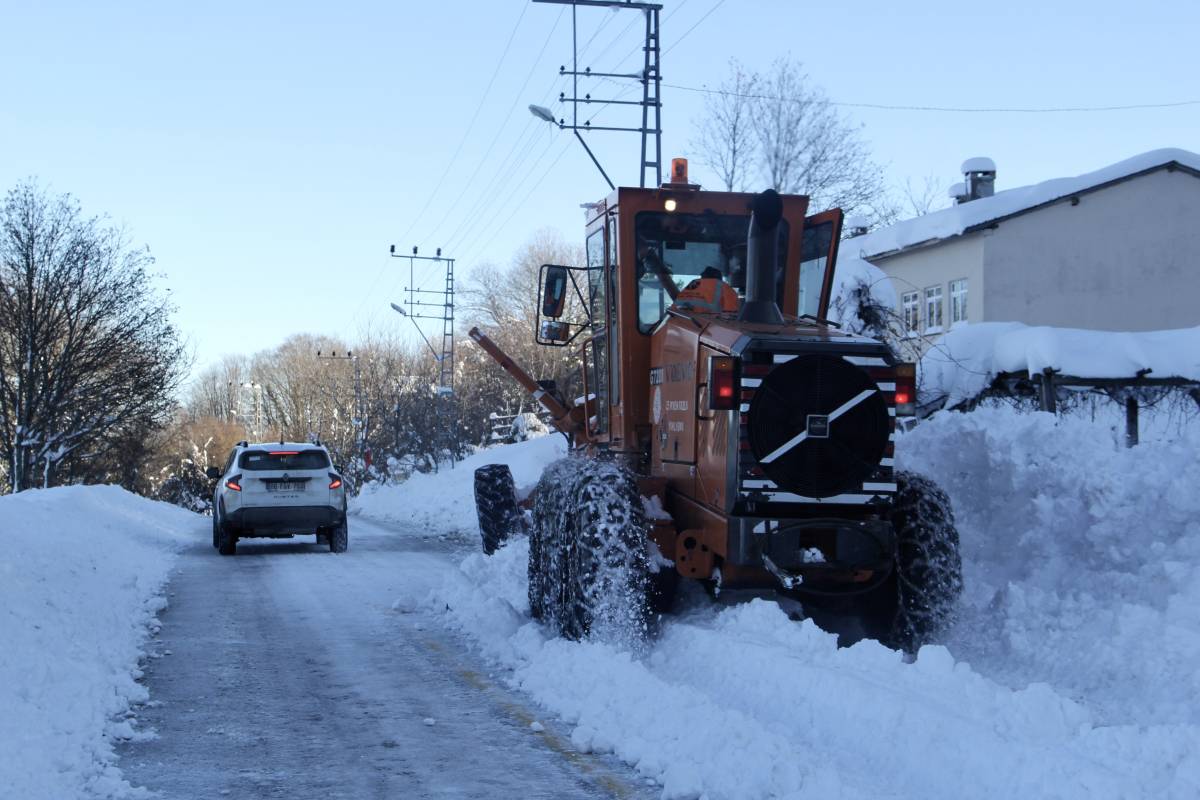 Sinop'ta kar kalınlığı bazı bölgelerde bir metreye ulaştı