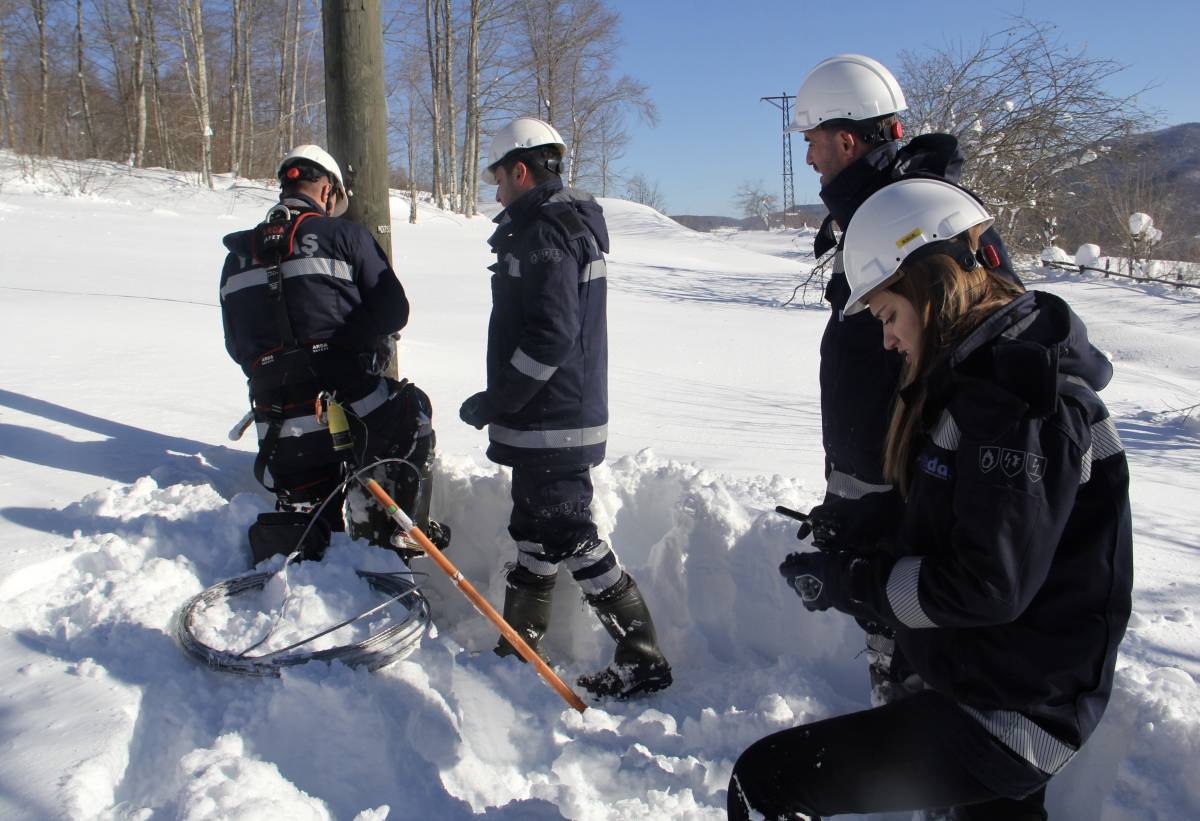 Karanlığı aydınlatmak için sahadalar