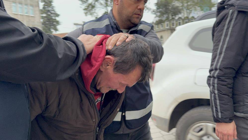 Üvey oğlunu bıçaklayarak öldürdü