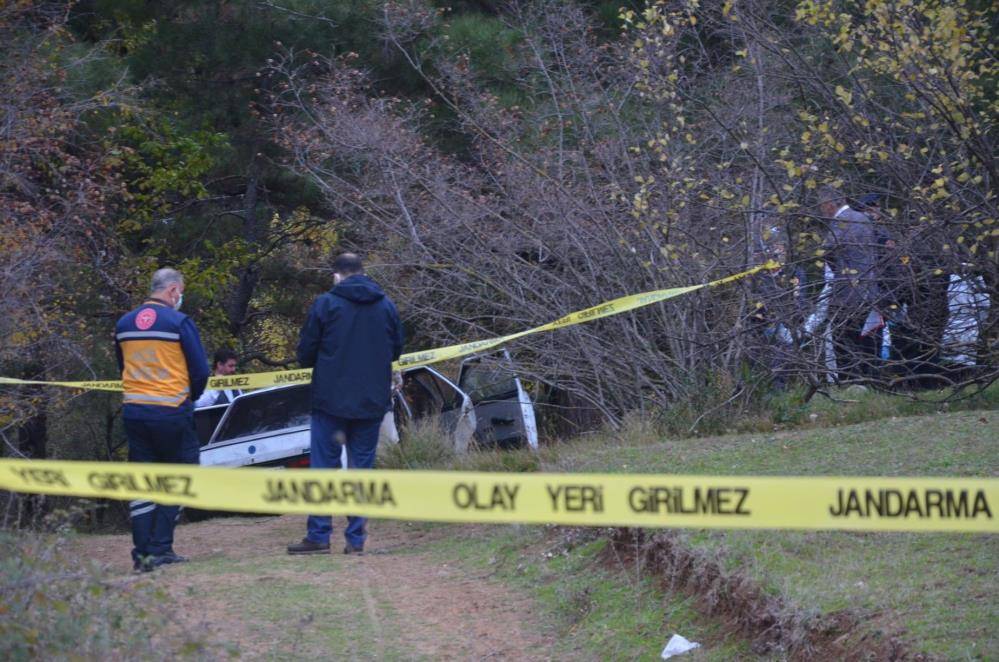 Boşandığı eşini otomobilde vurup canına kıydı