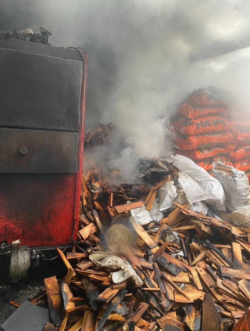 Apartmanın kazan dairesinde çıkan yangın korkuttu