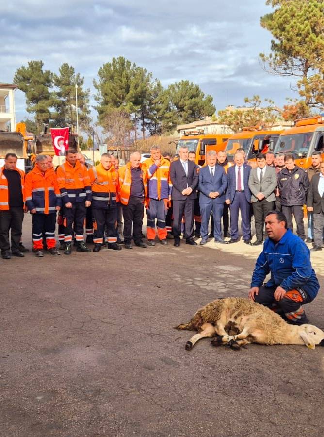 Boyabat Karayolları ekiplerinin kar mücadelesi başladı