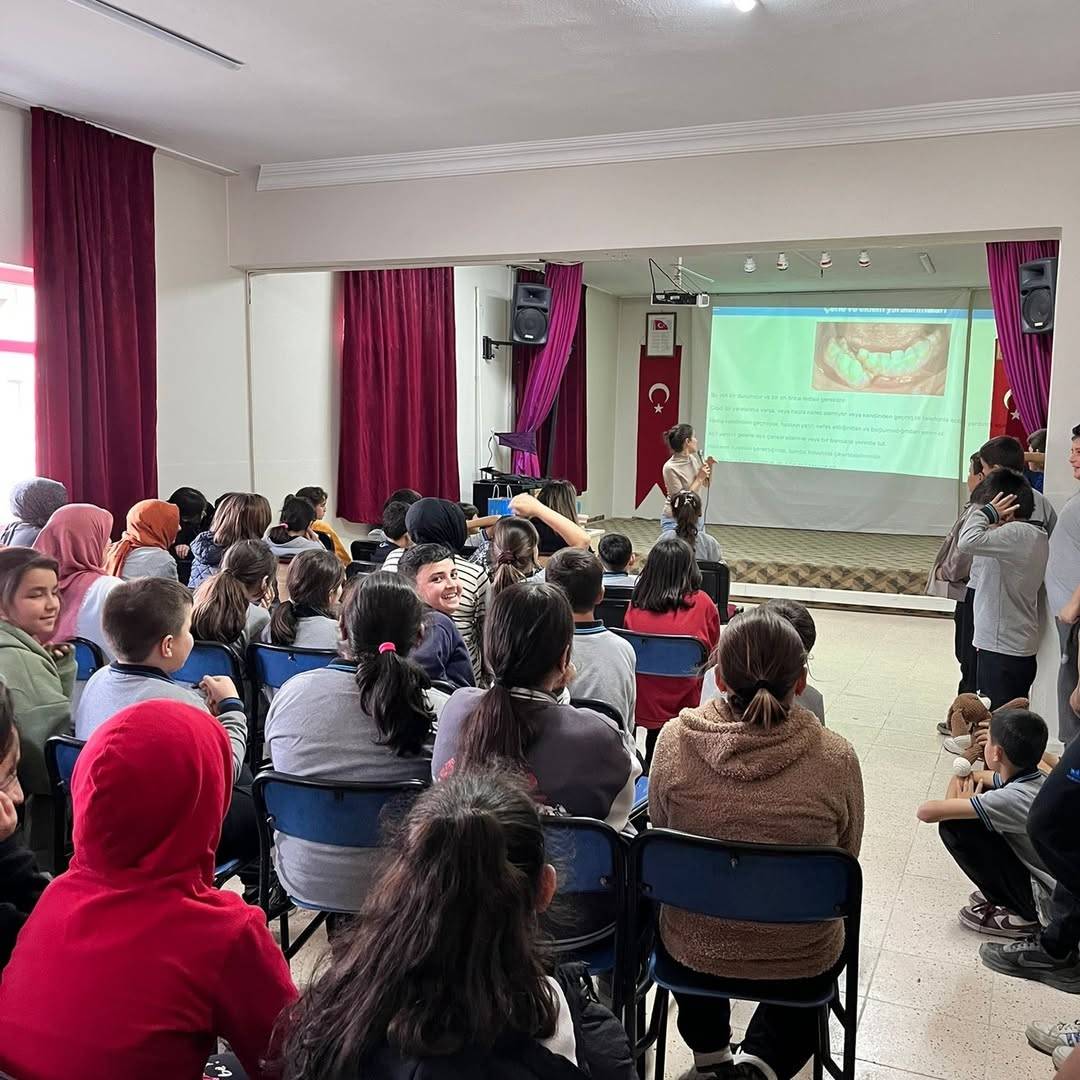 Öğrenciler diş yaralanmalarında ne yapacağını öğrendi