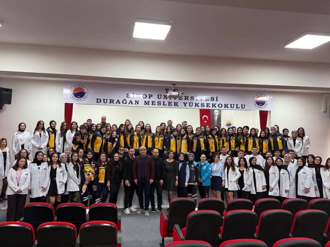 Hem yemin ettiler hem yaka kartlarını aldılar