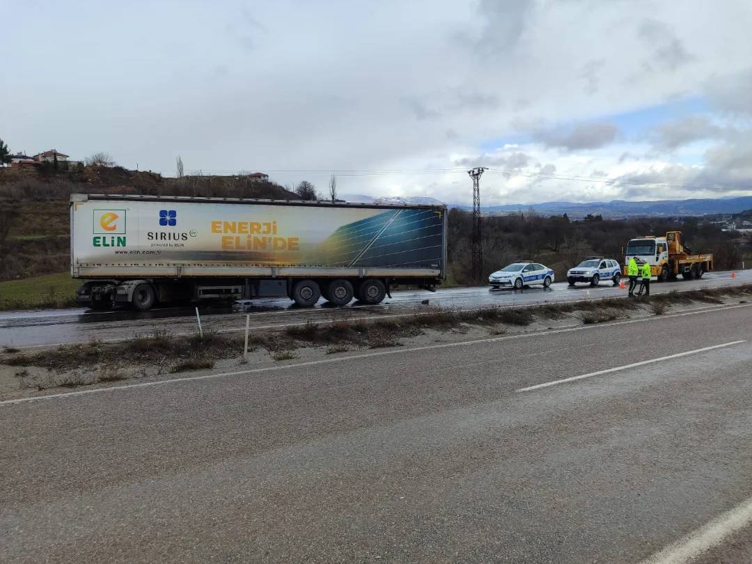 Kontrolden çıkan tır kaza yaptı