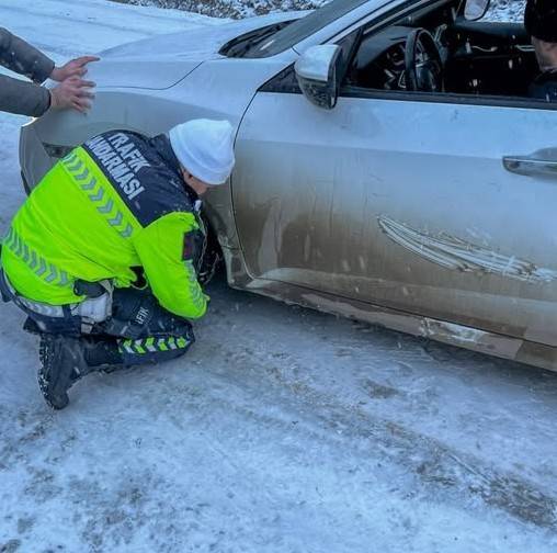 Jandarma mahsur kalanlara umut oldu