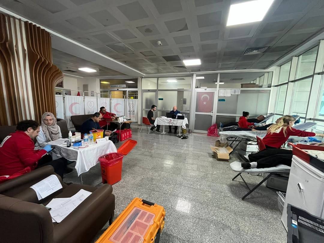 Sağlıkçılar bu kez bağış için kolları sıvadı