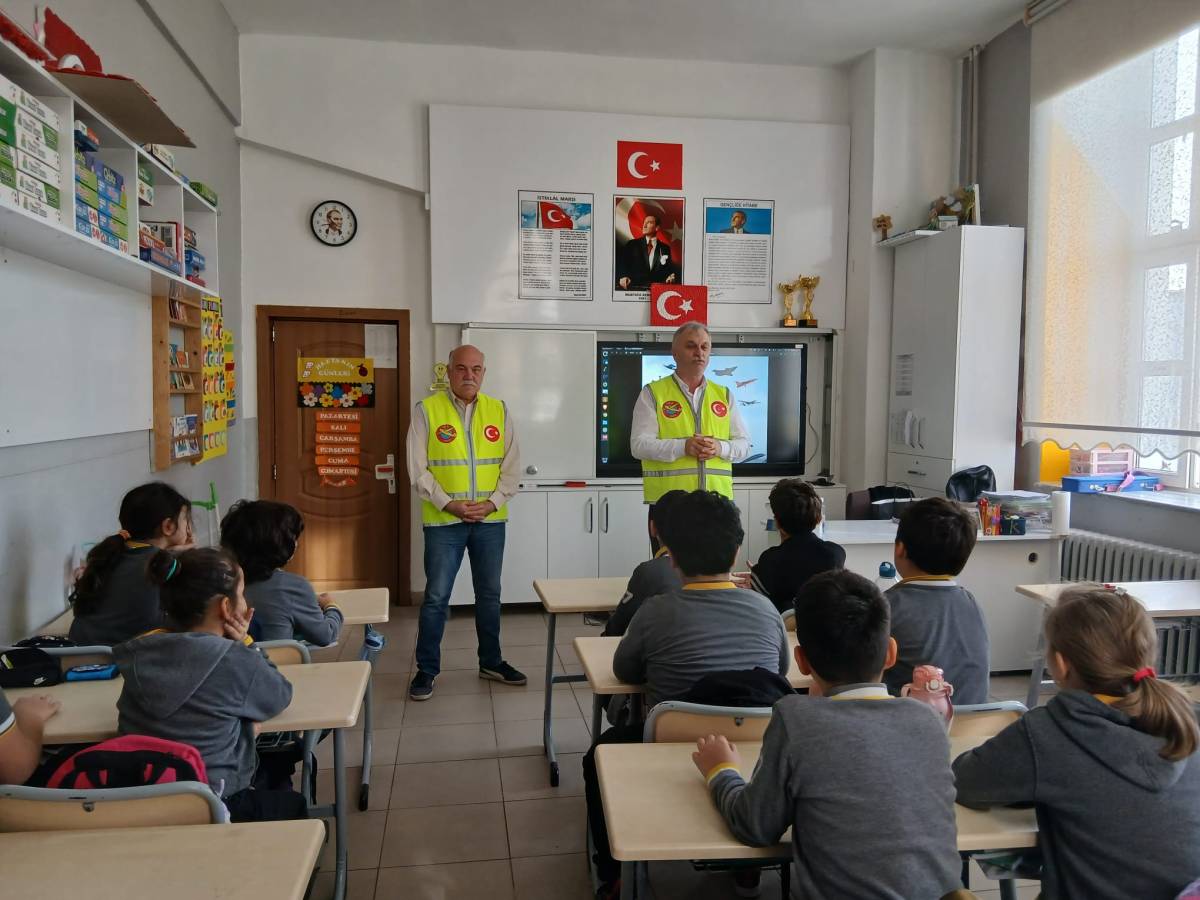THK Sinop Şubesi öğrencilerle bir araya geldi